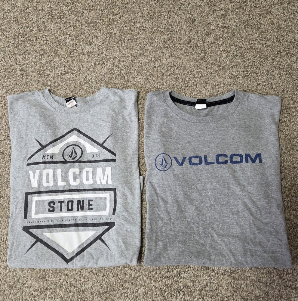 Lot Of (2) VOLCOM Y2K Skateboarding‎ Shirts MEDIUM
